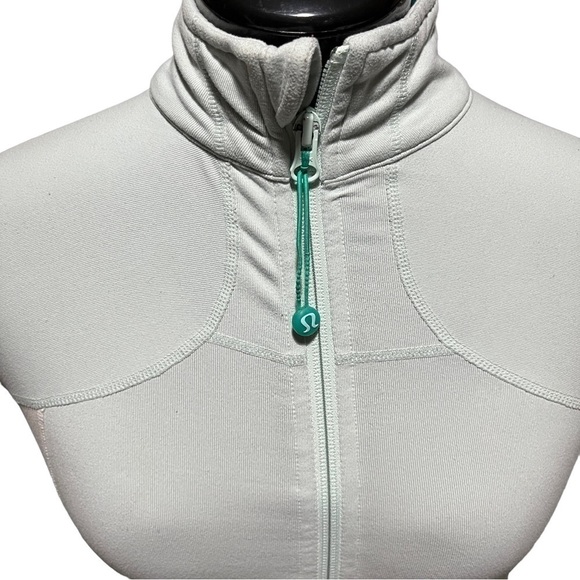 Lululemon light blue running jacket size 6 - Picture 4 of 6